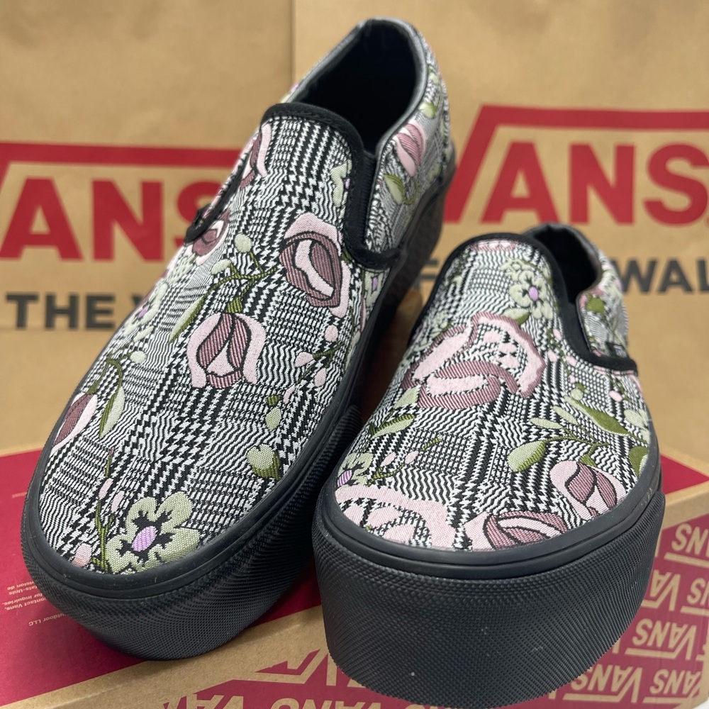 Vans WMNS Classic Slip-On Stackform Platform Sneakers 
Tapestry Floral Black - Picture 10 of 16